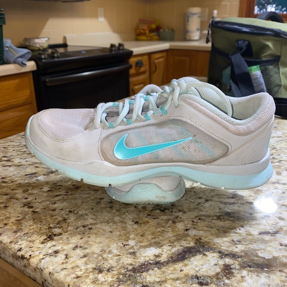 Nike women’s running shoes - Picture 3 of 4